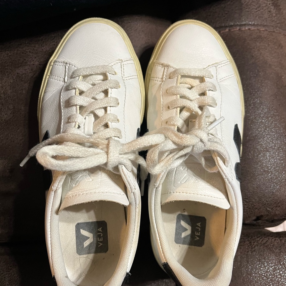 Women’s Veja campo sneakers size 5
